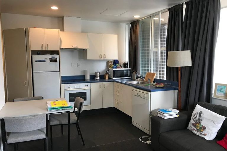 Photo of property in Terrace Tower Apartments, 3a/126 The Terrace, Wellington Central, Wellington, 6011