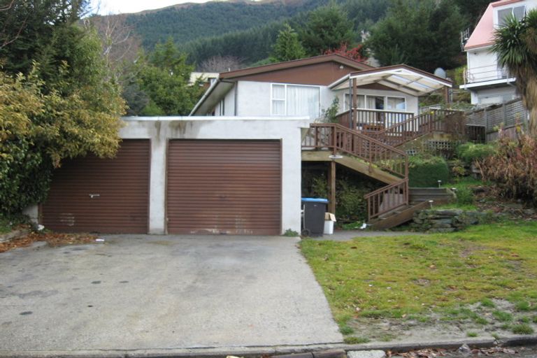 Photo of property in 30 Avalon Crescent, Fernhill, Queenstown, 9300