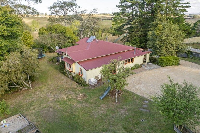 Photo of property in 2553 Taihape Road, Sherenden, Hastings, 4179