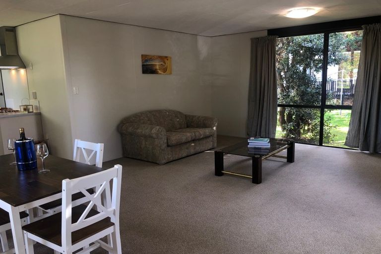 Photo of property in 1/5 Compass Place, Te Atatu Peninsula, Auckland, 0610