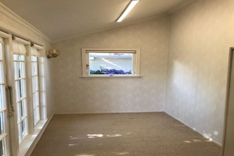 Photo of property in 27 Hautana Square, Woburn, Lower Hutt, 5010