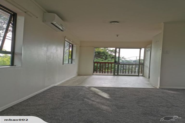 Photo of property in 2/87 Bond Crescent, Forrest Hill, Auckland, 0620