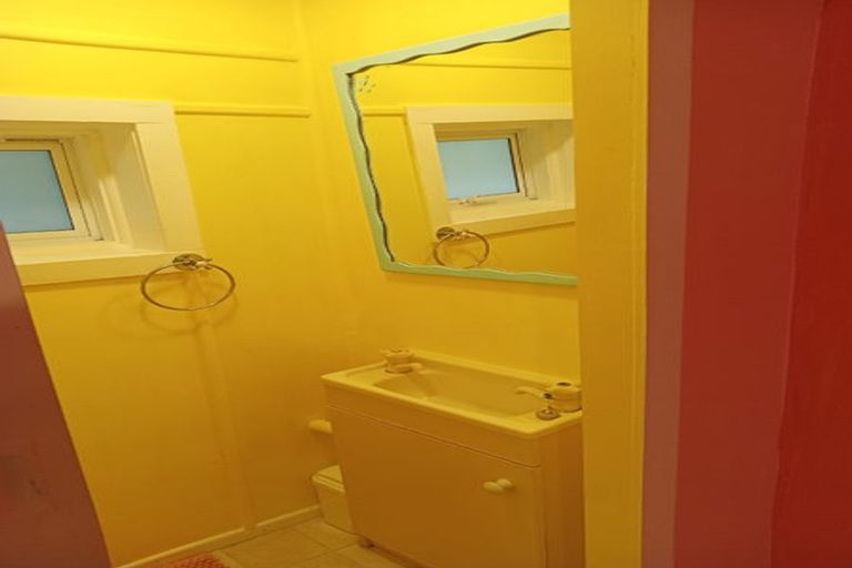 Photo of property in 16 Toroa Road, Otaihanga, Paraparaumu, 5036