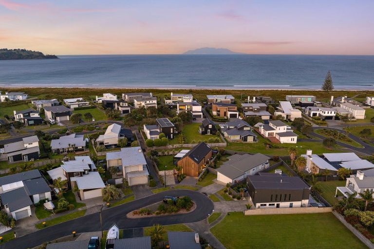 Photo of property in 17 Patiki Place, Omaha, 0986