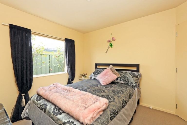 Photo of property in 2 Queens Walk, Taradale, Napier, 4112