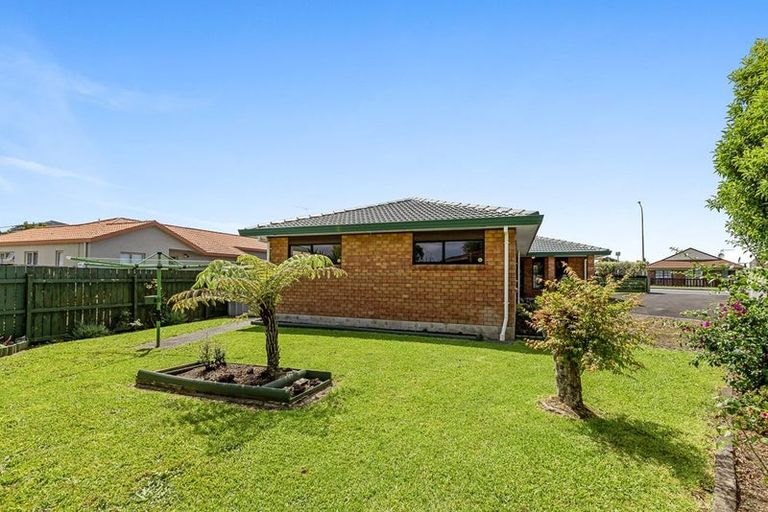 Photo of property in 19 Sturges Road, Henderson, Auckland, 0612