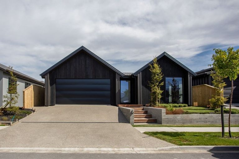 Photo of property in 6 Cheviot Street, Jacks Point, 9371