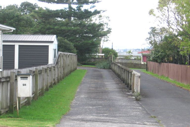 Photo of property in 28 Pine Avenue, Henderson, Auckland, 0612