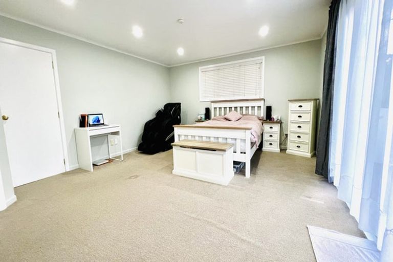 Photo of property in 89 Saddleback Rise, Murrays Bay, Auckland, 0630