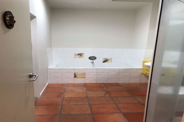 Photo of property in 2/60 Clayburn Road, Glen Eden, Auckland, 0602