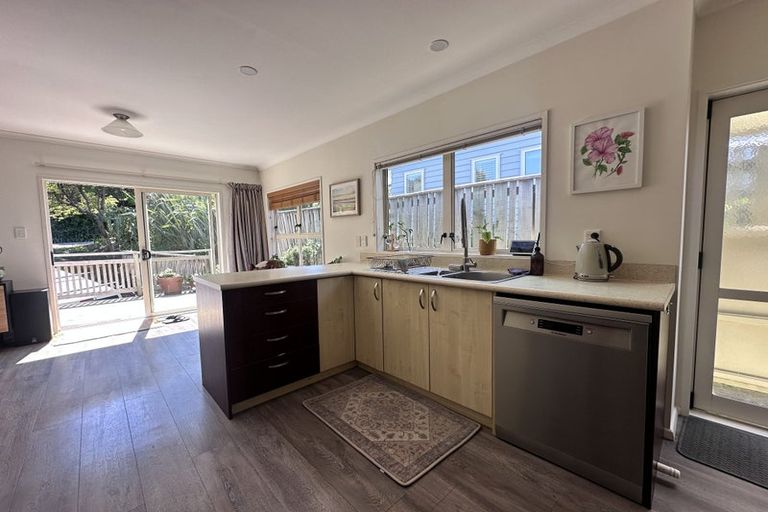 Photo of property in 2 Corlett Road, Plimmerton, Porirua, 5026