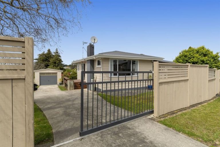 Photo of property in 129 Kingswood Road, Brookfield, Tauranga, 3110