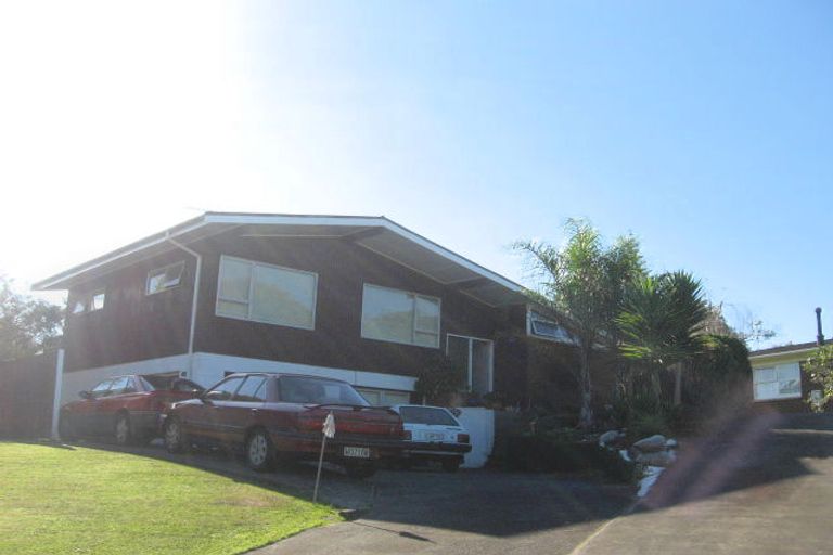 Photo of property in 26 Pickwick Parade, Mellons Bay, Auckland, 2014