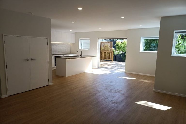 Photo of property in 39a Tui Glen Road, Birkenhead, Auckland, 0626