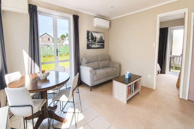 Photo of property in 2/9 Hamilton Road, Papatoetoe, Auckland, 2025
