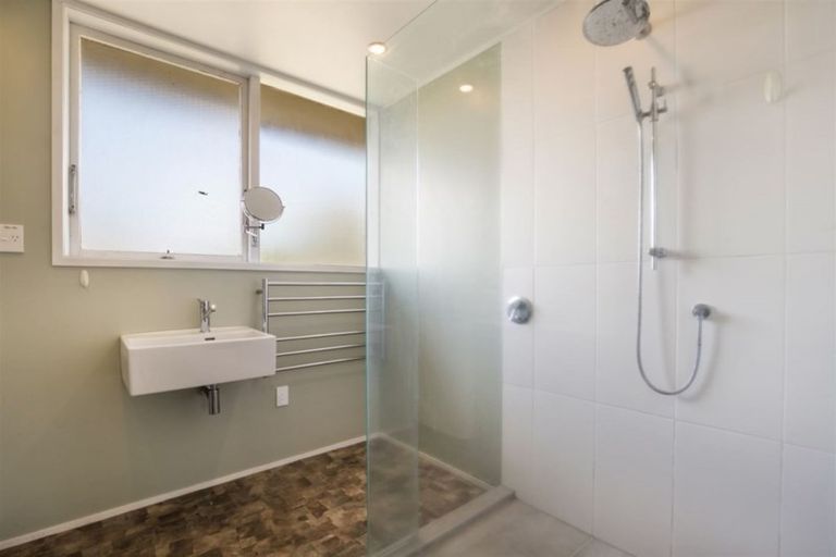 Photo of property in 1 Archlynn Road, Kelston, Auckland, 0602