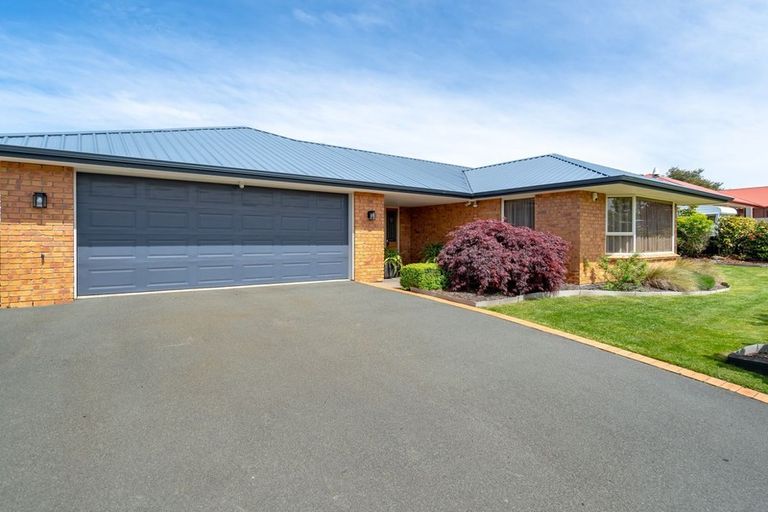 Photo of property in 2 Sunninghurst Drive, Fairfield, Dunedin, 9018