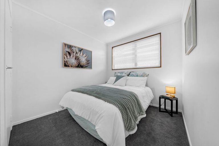 Photo of property in 2/52 Butterworth Drive, Glendene, Auckland, 0602