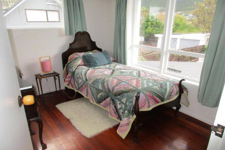 Photo of property in 5 Arthur Grove, Waikanae, 5036