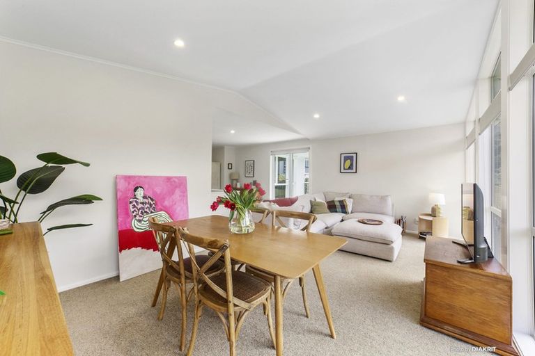 Photo of property in 51 Silverstream Road, Crofton Downs, Wellington, 6035