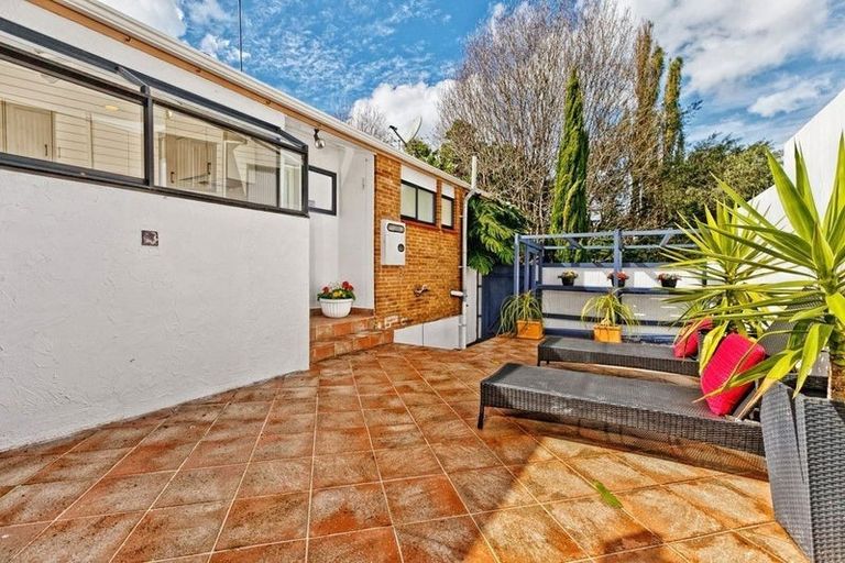 Photo of property in 1/56 Oaktree Avenue, Browns Bay, Auckland, 0630