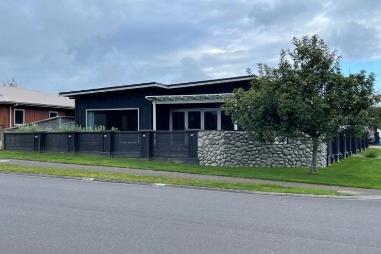 Photo of property in 1 Fender Close, Pyes Pa, Tauranga, 3112