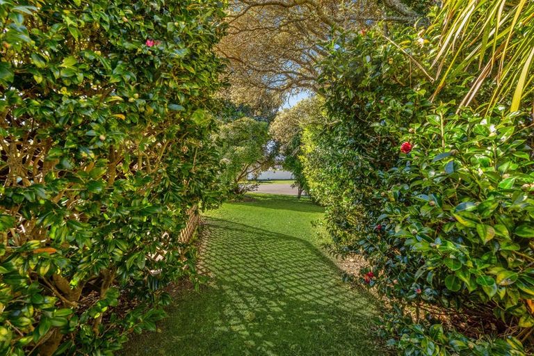 Photo of property in 21b Settlers Grove, Orewa, 0931