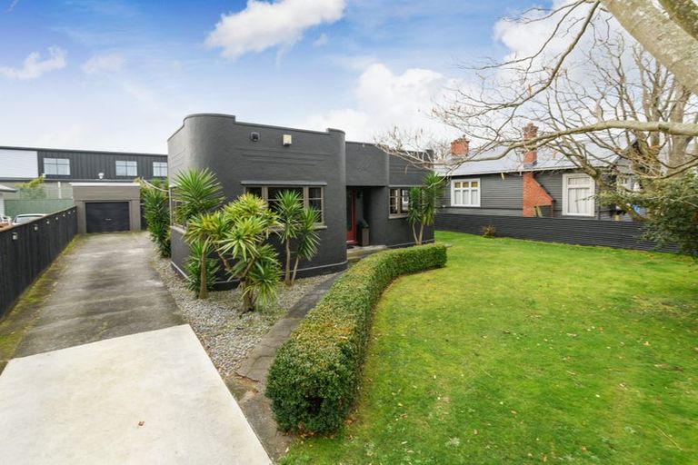 Photo of property in 497 Featherston Street, Roslyn, Palmerston North, 4414