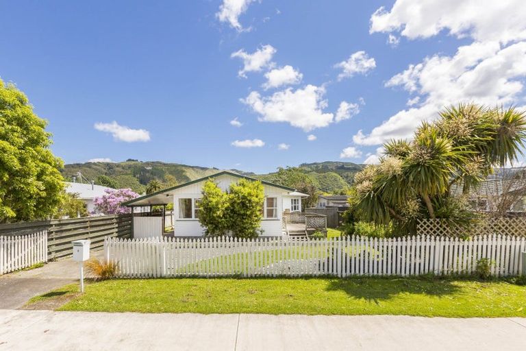 Photo of property in 5 Ruru Crescent, Heretaunga, Upper Hutt, 5018
