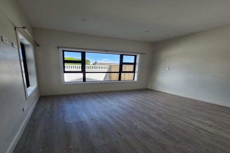 Photo of property in 128b Hutchinsons Road, Bucklands Beach, Auckland, 2014