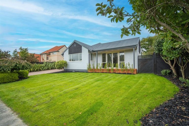 Photo of property in 4 Monterey Place, Parklands, Christchurch, 8083