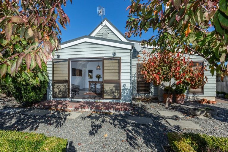 Photo of property in 120 Avondale Road, Taradale, Napier, 4112