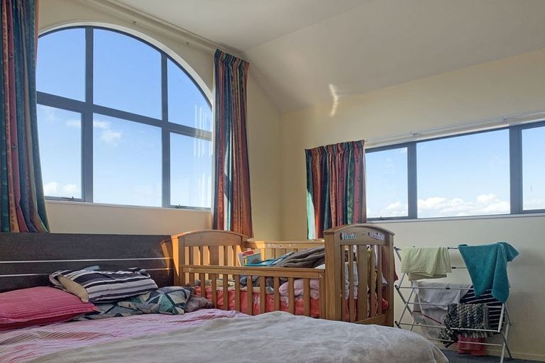 Photo of property in 33 Amesbury Drive, Churton Park, Wellington, 6037