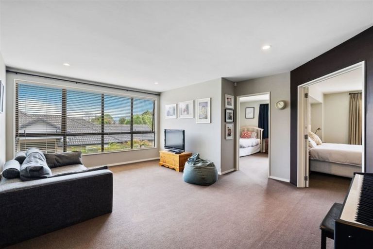 Photo of property in 2 Hogarth Lane, Burnside, Christchurch, 8053