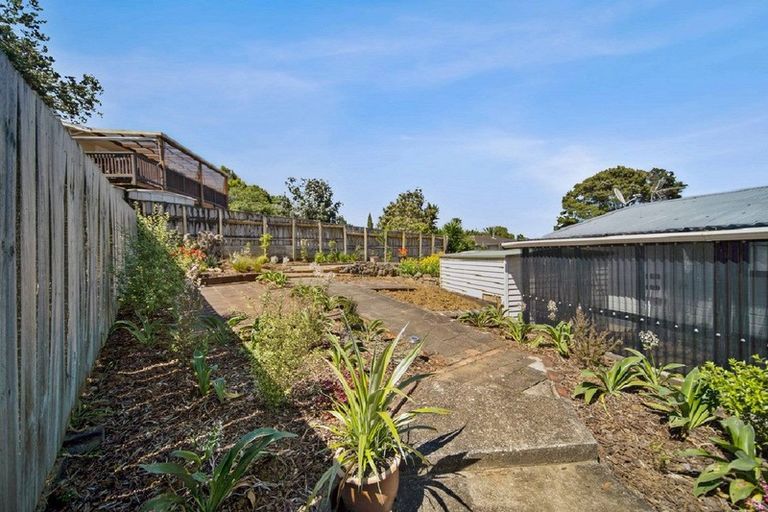 Photo of property in 10 Chrisarda Place, Red Hill, Papakura, 2110