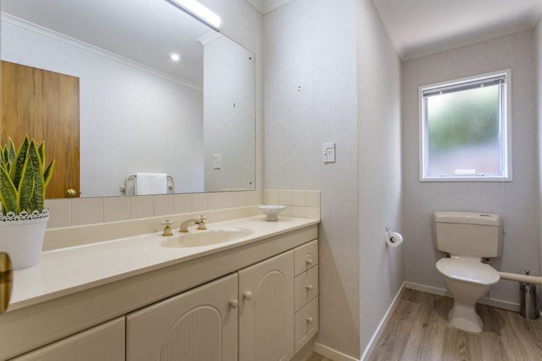 Photo of property in 4 Wardour Mews, Avonhead, Christchurch, 8042