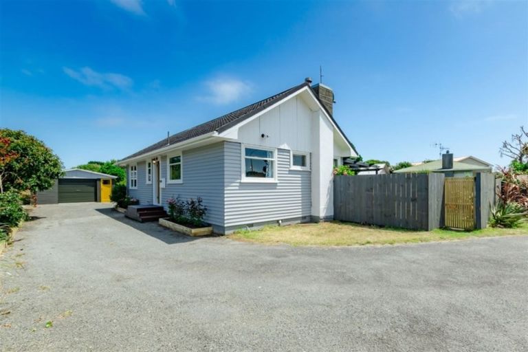 Photo of property in 6 Mazengarb Road, Paraparaumu Beach, Paraparaumu, 5032
