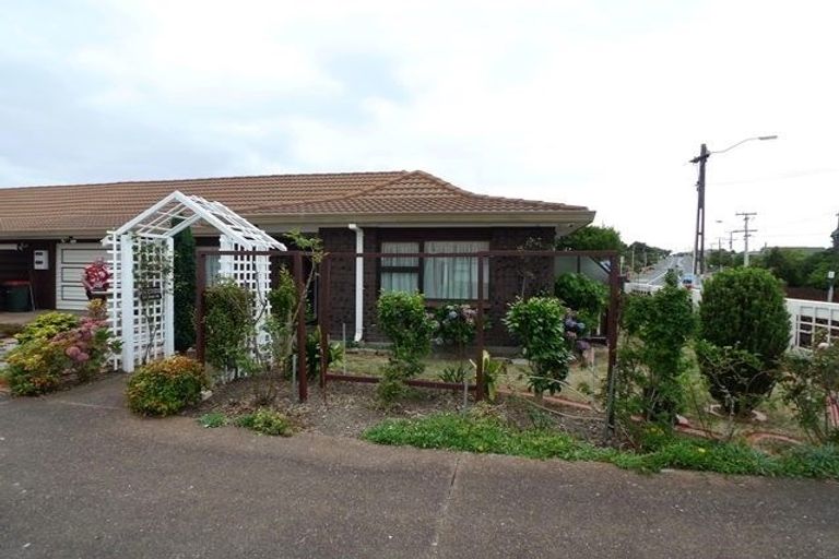 Photo of property in 68 Donovan Street, Blockhouse Bay, Auckland, 0600
