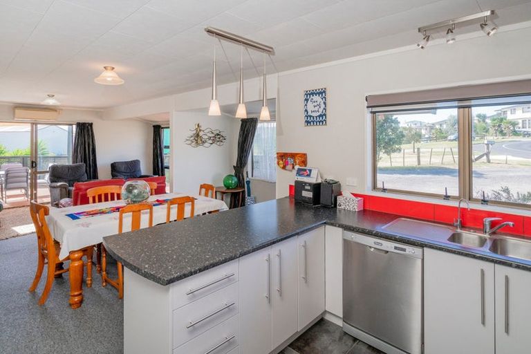 Photo of property in 14 Hanlen Avenue, Waihi Beach, 3611