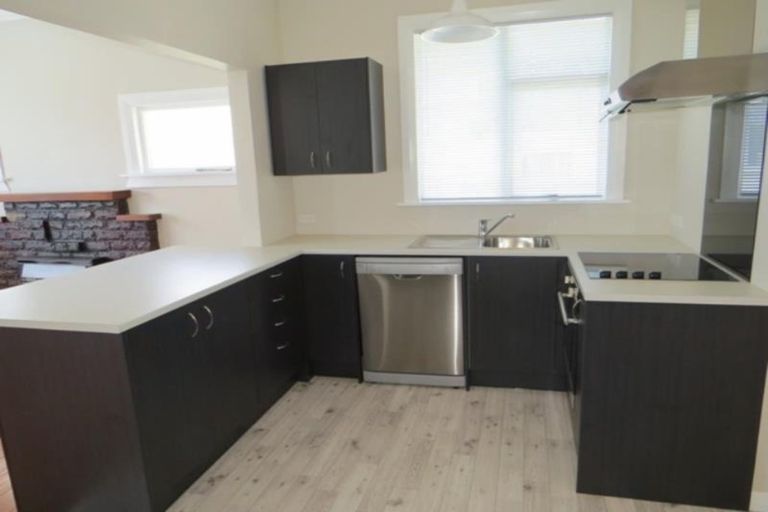 Photo of property in 2 Peace Avenue, Moturoa, New Plymouth, 4310