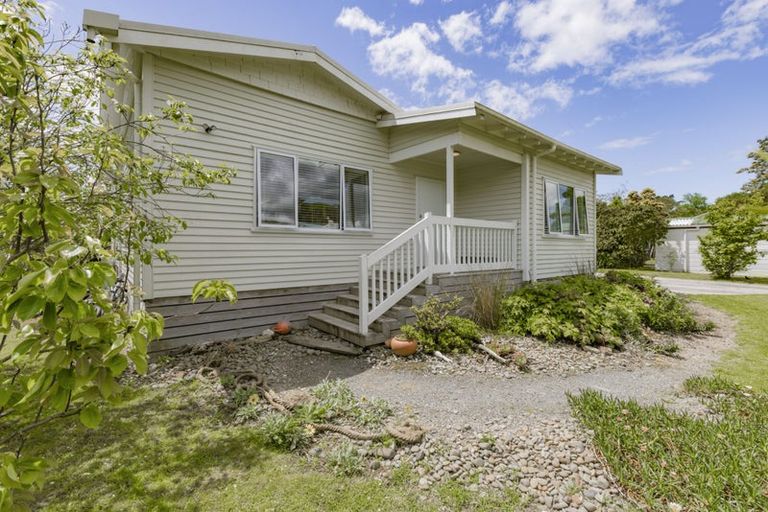 Photo of property in 9 Banks Road, Kawakawa Bay, Papakura, 2585