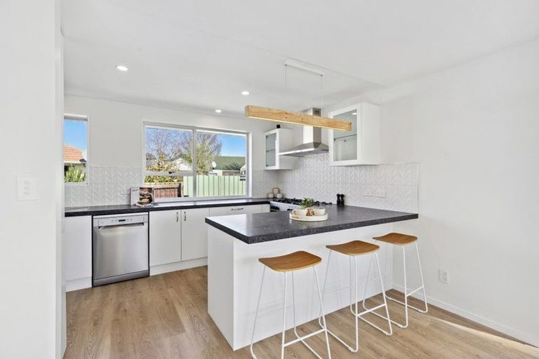 Photo of property in 10 Mckellar Place, Hornby, Christchurch, 8042