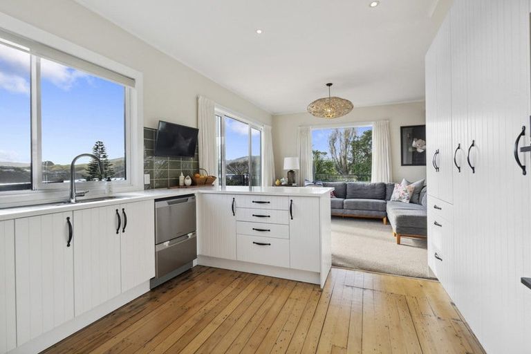 Photo of property in 53 Seaview Road, Paremata, Porirua, 5024