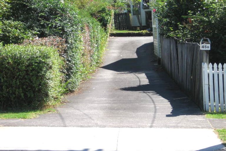 Photo of property in 2/45 Hutchinson Avenue, New Lynn, Auckland, 0600