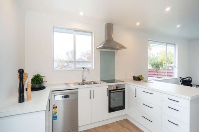 Photo of property in 6 Capri Place, Awapuni, Palmerston North, 4412