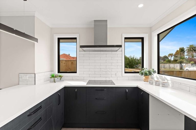 Photo of property in 17a Queenwood Road, Levin, 5510