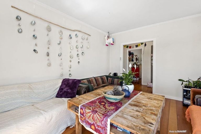 Photo of property in 302 Queens Drive, Lyall Bay, Wellington, 6022