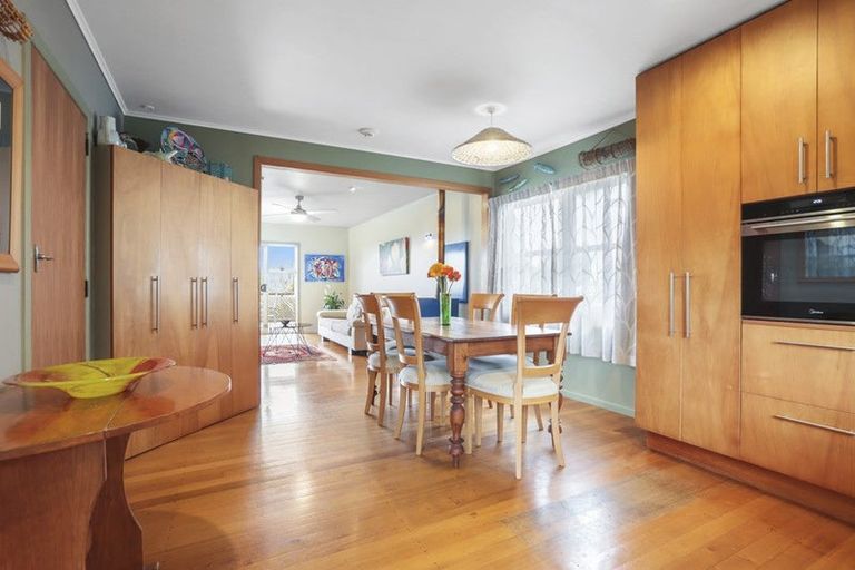 Photo of property in 112c Woodglen Road, Glen Eden, Auckland, 0602