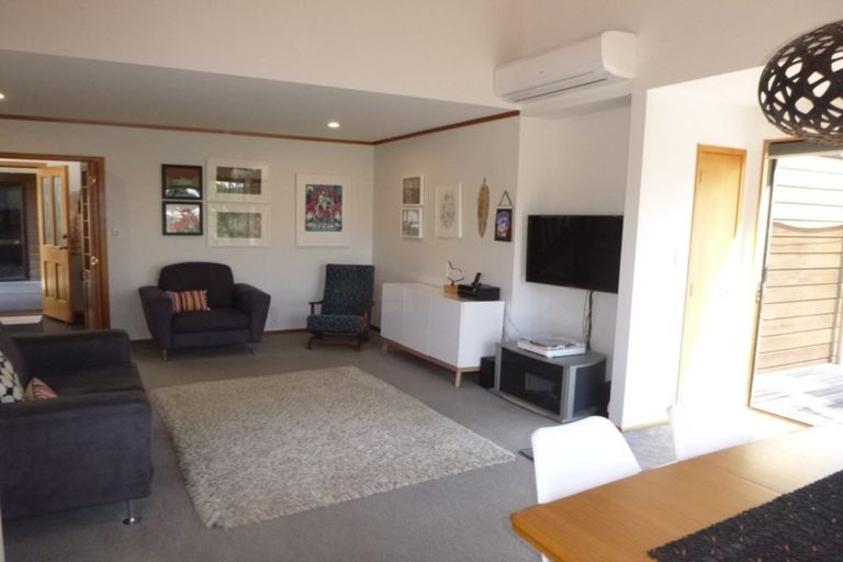 Photo of property in 2/24 Nigel Road, Browns Bay, Auckland, 0630