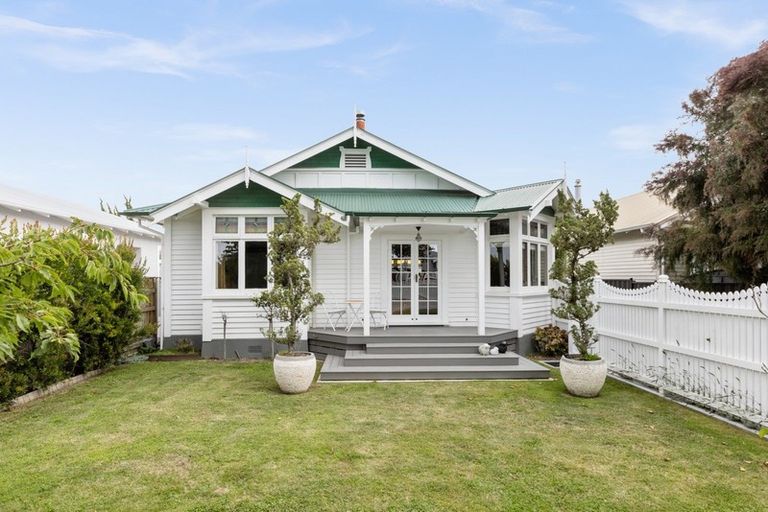 Photo of property in 146 Vigor Brown Street, Napier South, Napier, 4110